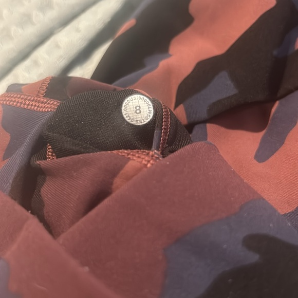 Size 8 Camo Lululemon Legging - Picture 3 of 3